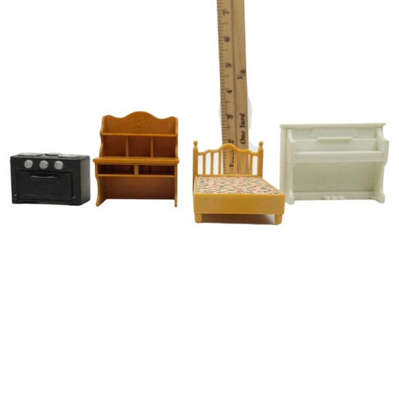 Epoch Calico Critters Sylvanian Families Stove Oven Desk Bed Upright Piano Lot - Picture 12 of 12